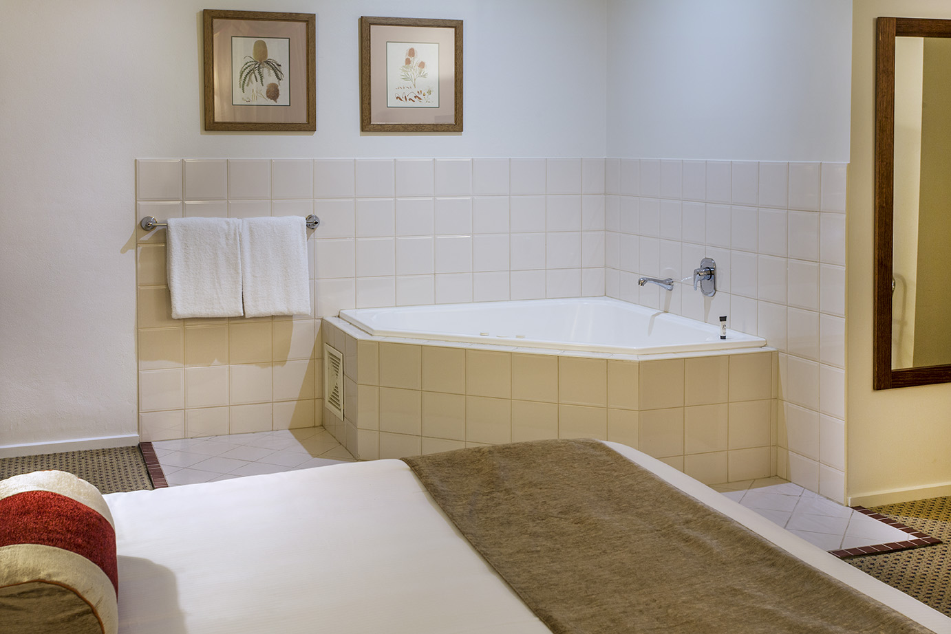 Click to view King Spa Room